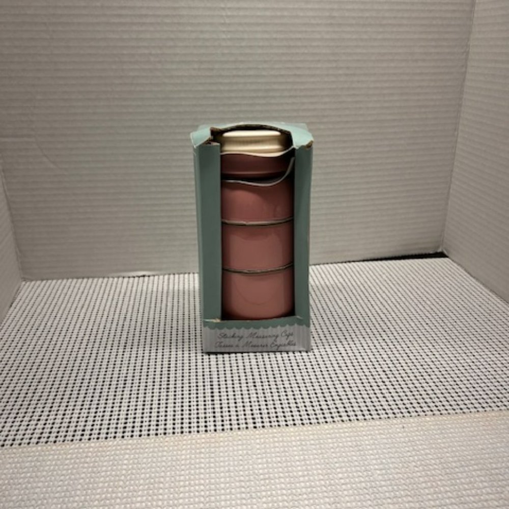 The Masterclass – Bake Shop – Pink Stacking Measuring Cups